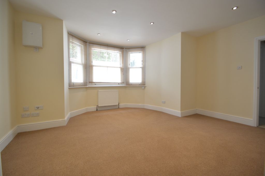 Property photo 3 of 8 Lounge