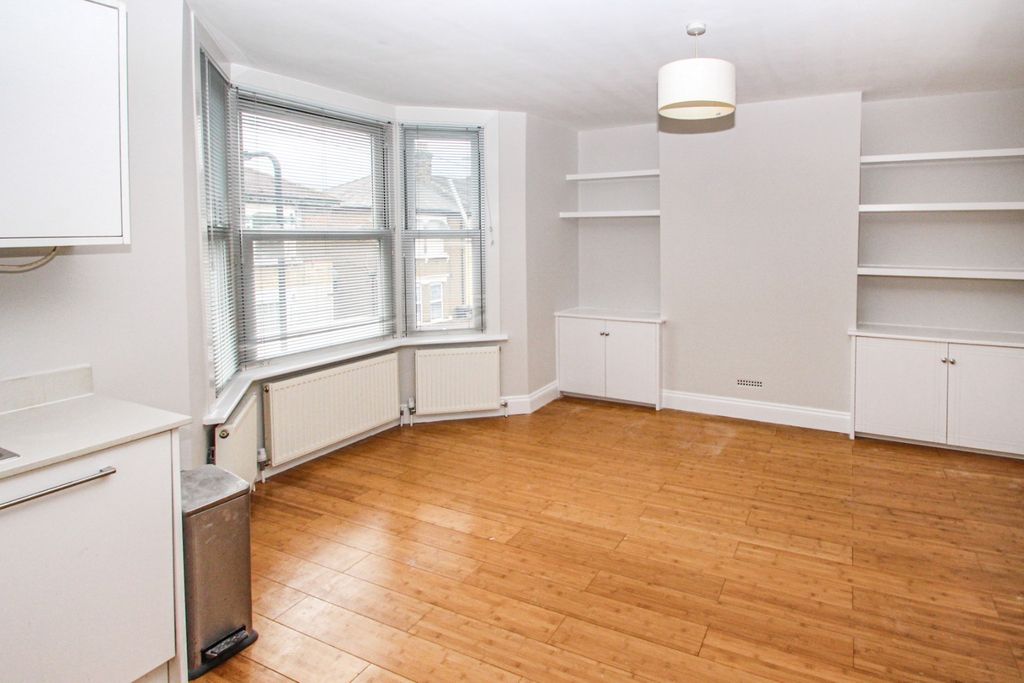 Property photo 3 of 10 2355652
