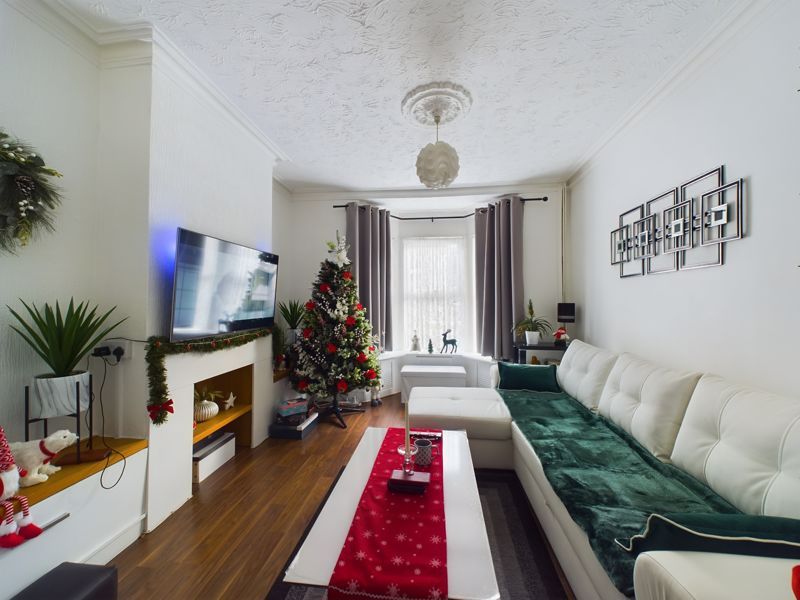 Property photo 3 of 11 Lounge