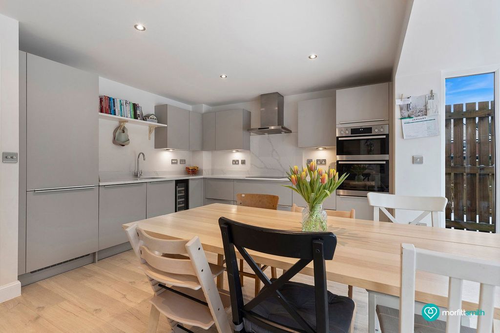 Property photo 2 of 37