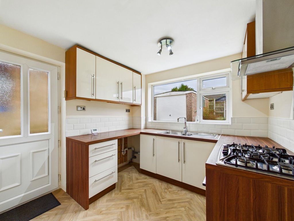 Property photo 3 of 14 Kitchen