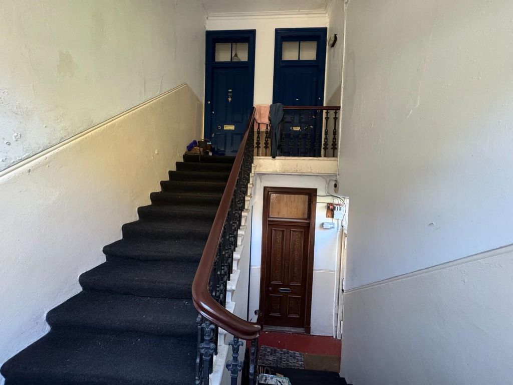 Property photo 2 of 36