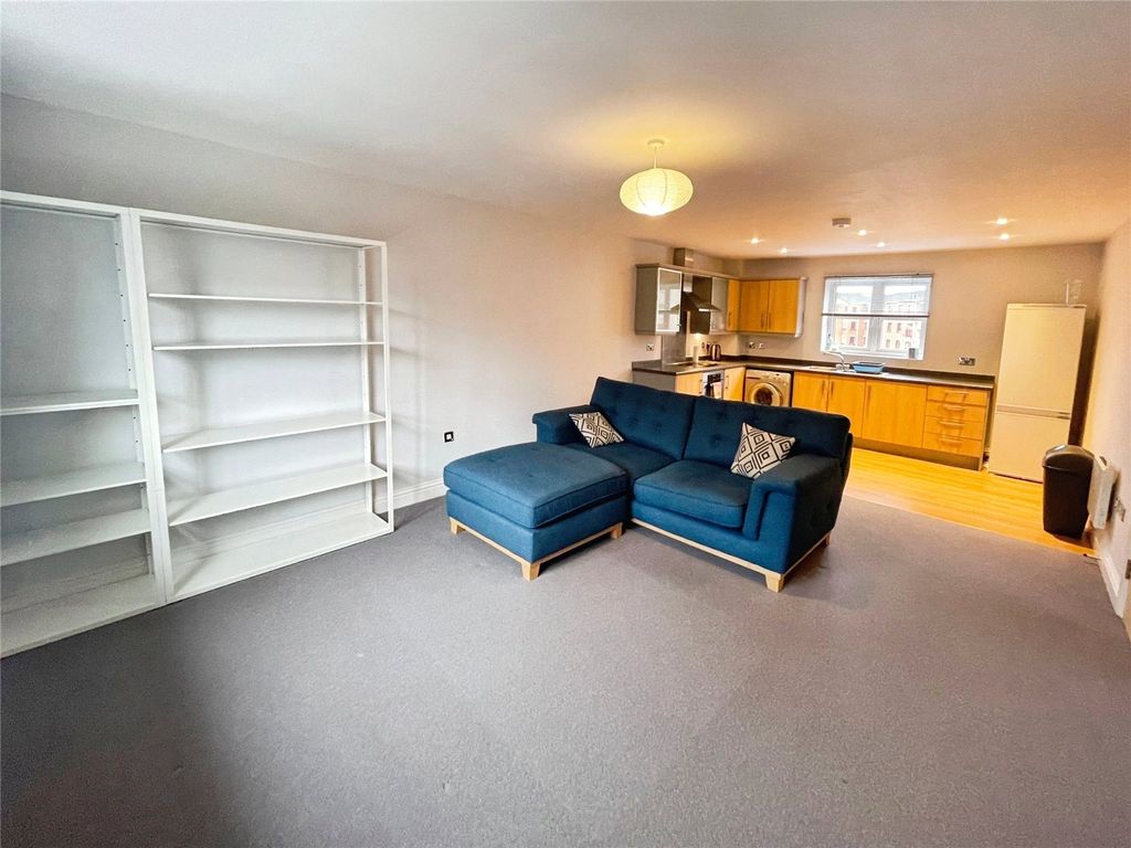 Property photo 3 of 11 Lounge/Kitchen