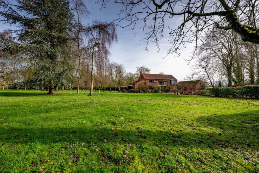Property photo 2 of 35