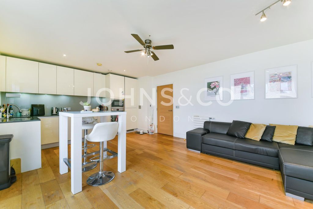 Property photo 3 of 8