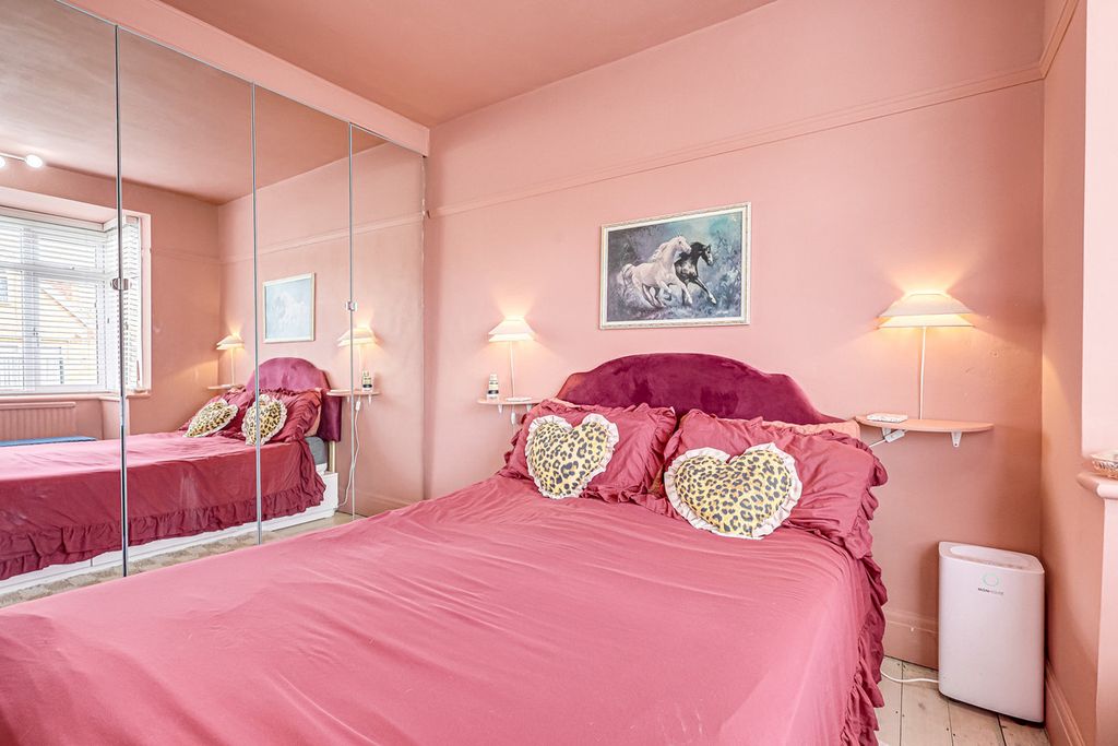 Property photo 3 of 24