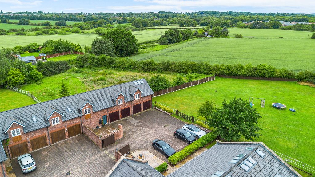 Property photo 2 of 32