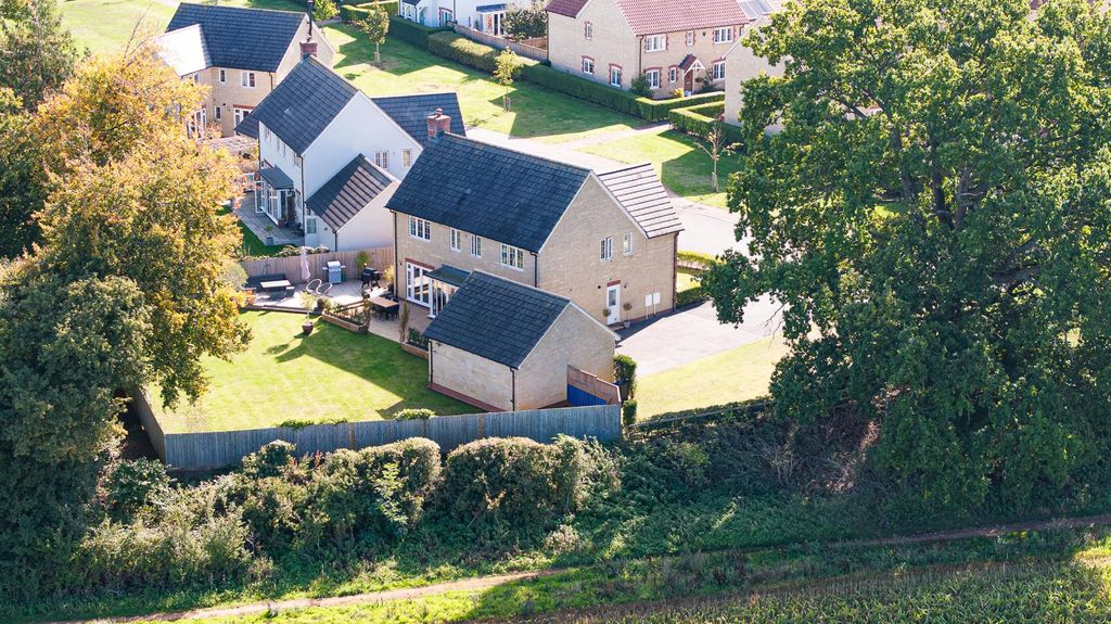 Property photo 3 of 43 31 Studley Gardens-62.Jpg