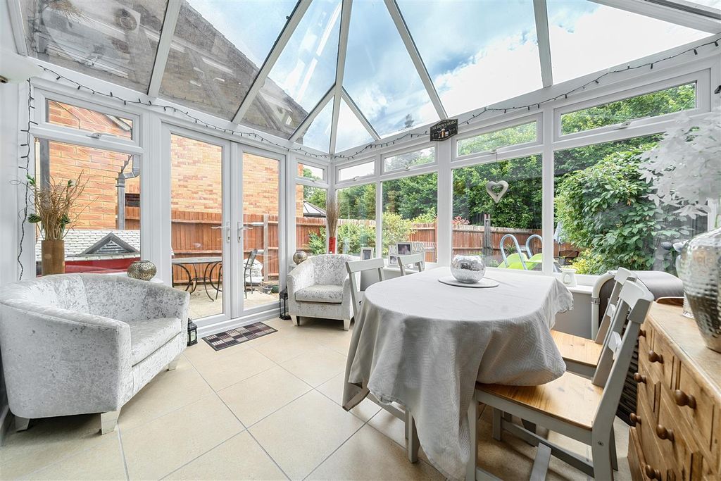 Property photo 3 of 19 Conservatory