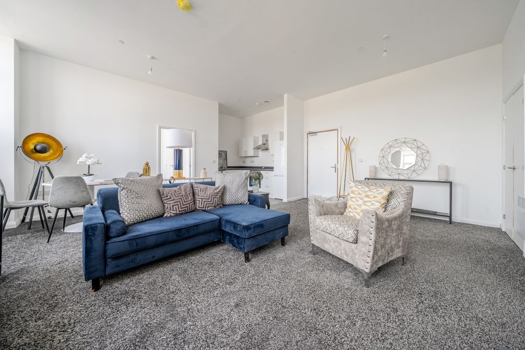 Property photo 3 of 10 Front