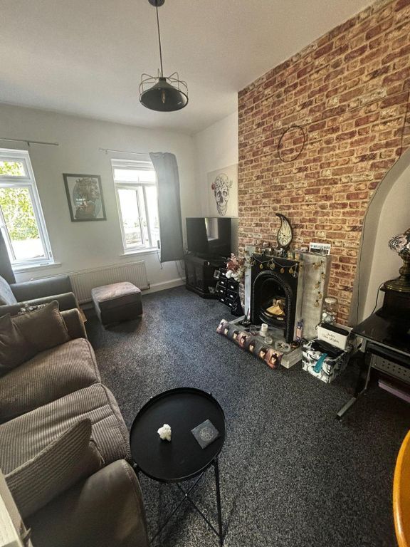 Property photo 1 of 6 2 Bed Flat To Rent High Street, New Malden Kt3