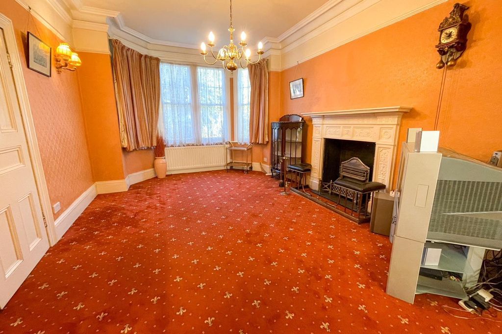 Property photo 3 of 28