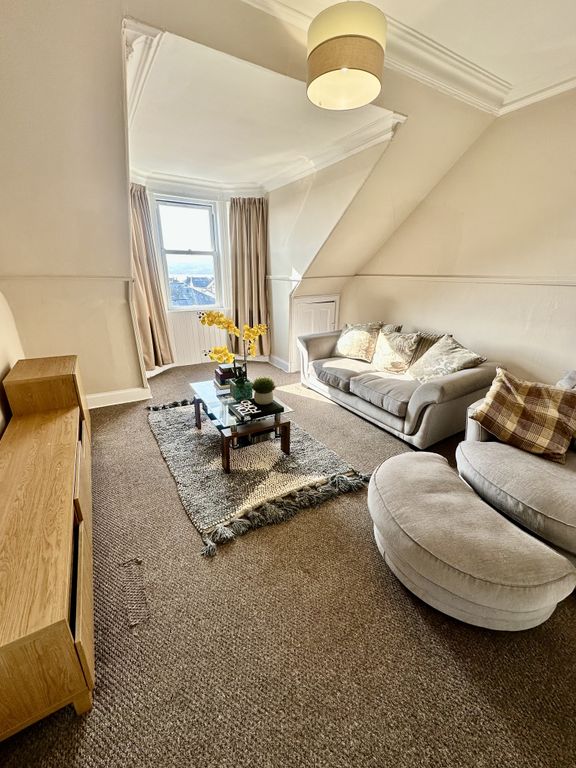 Property photo 1 of 11 Living Room