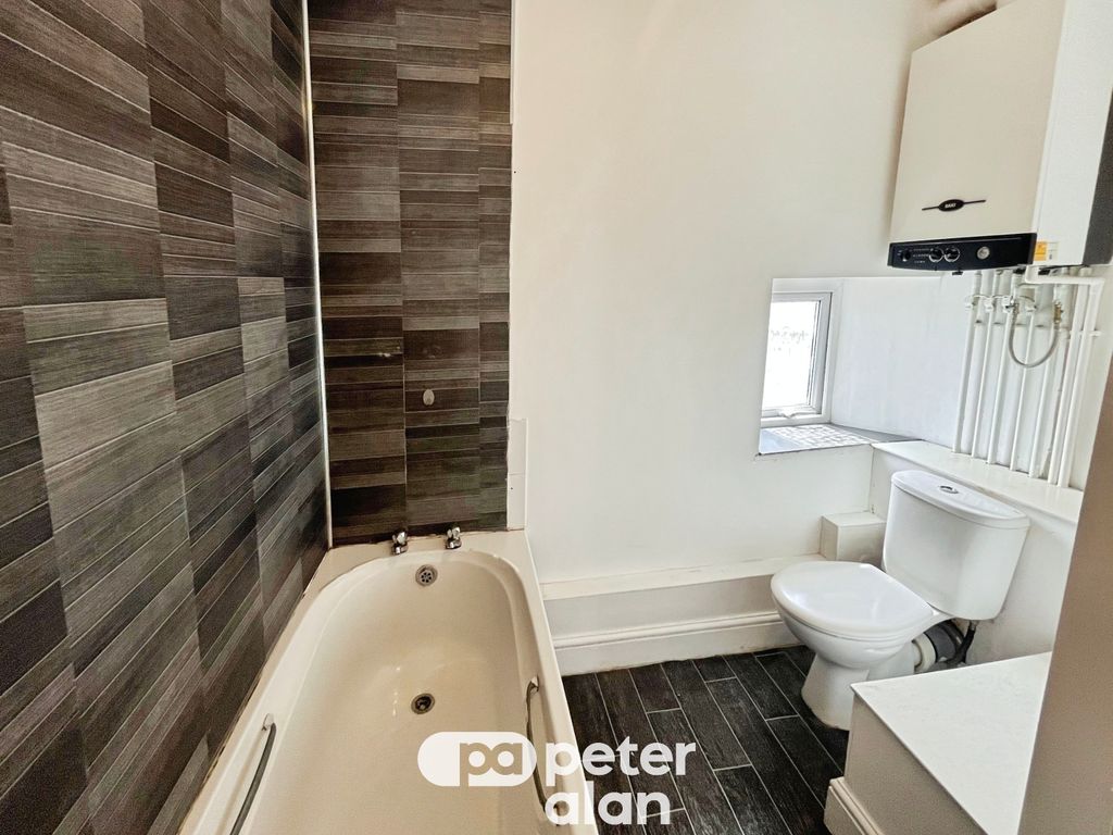 Property photo 3 of 10 Bathroom