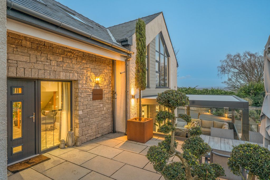 Property photo 2 of 42