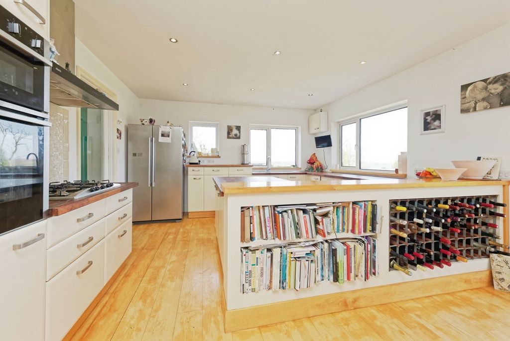 Property photo 2 of 17 Photo