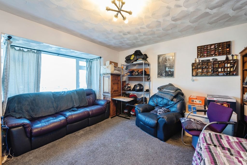 Property photo 2 of 17 Photo