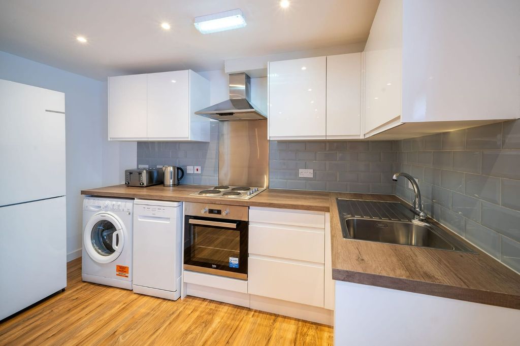 Property photo 2 of 22