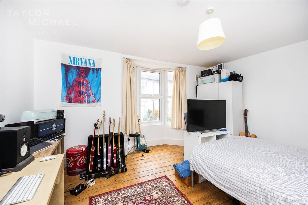 Property photo 3 of 10 Bedroom