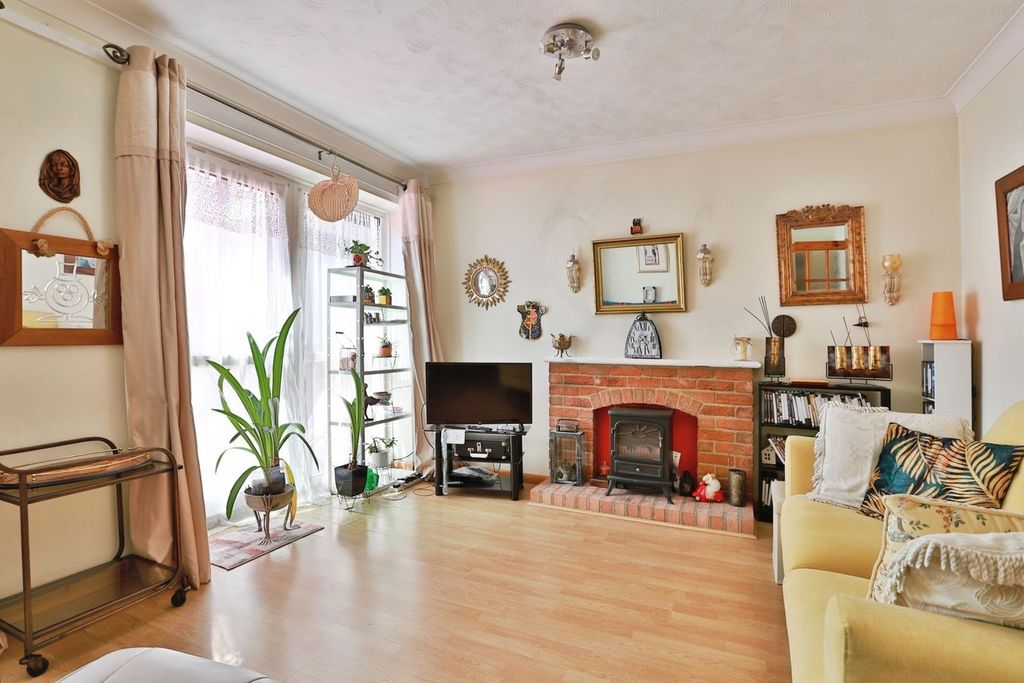 Property photo 2 of 19