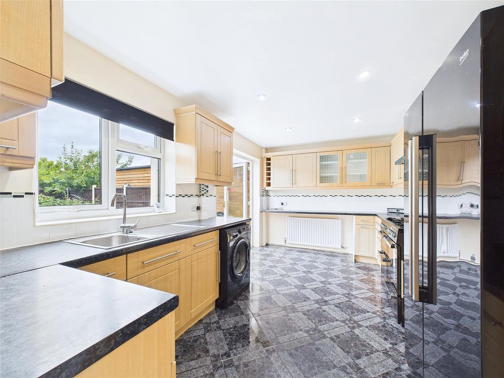Property photo 1 of 30 Grange Close