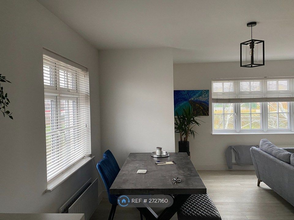 Property photo 3 of 10 Living Room