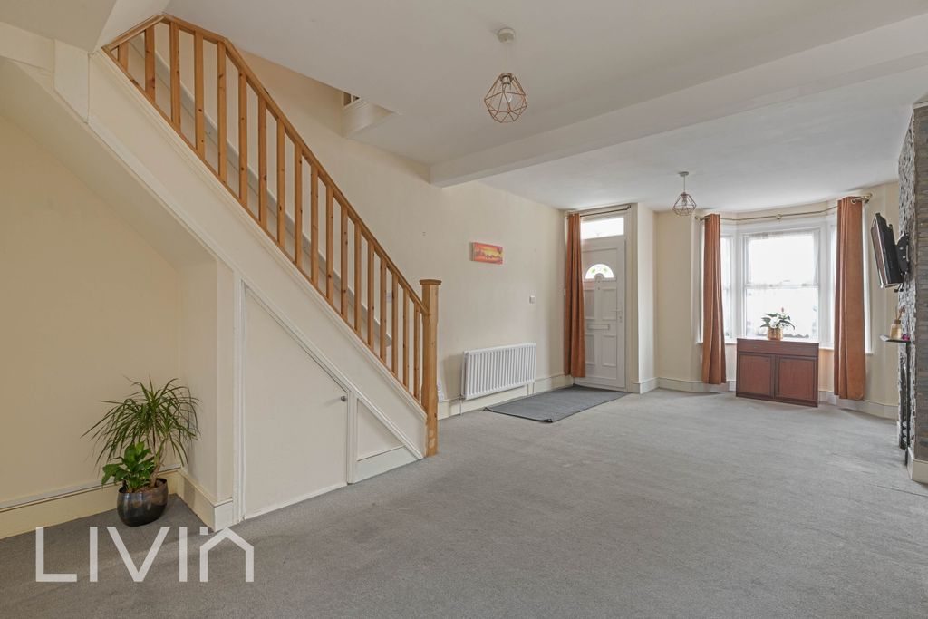 Property photo 2 of 14 2