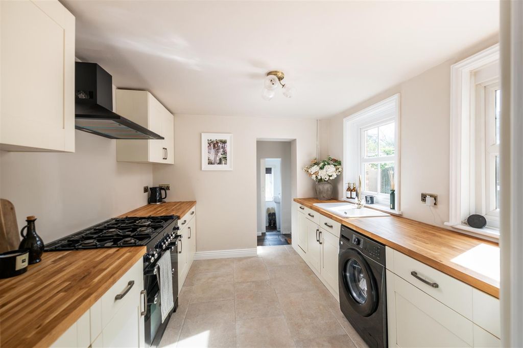 Property photo 3 of 17 102 Albert Road Internals-12.Jpg