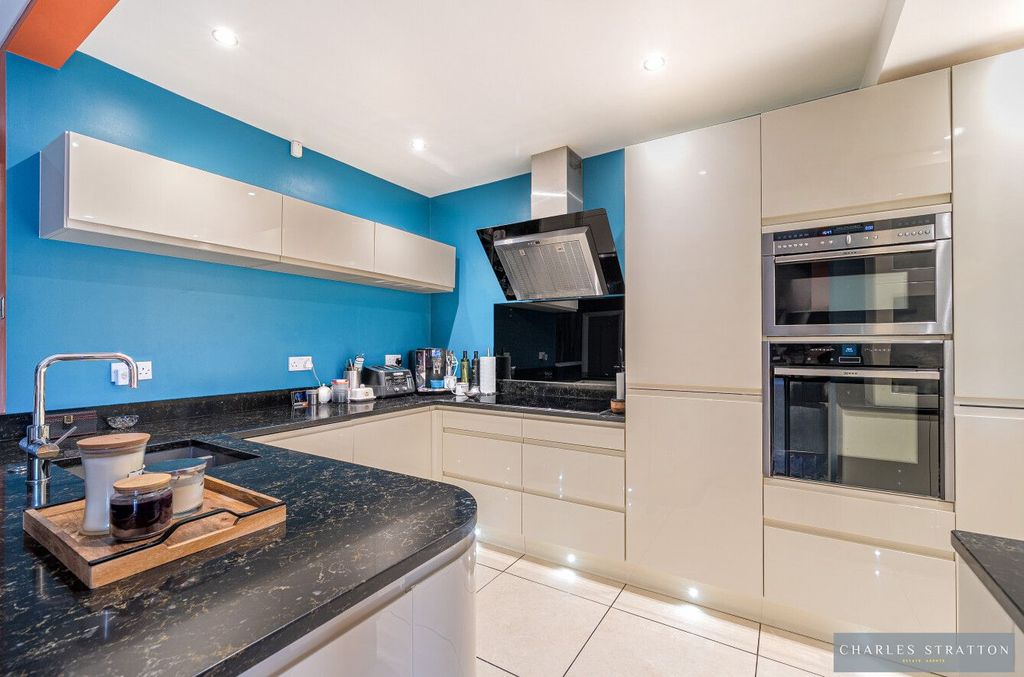 Property photo 3 of 24