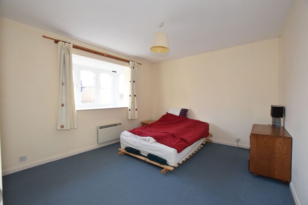 Property photo 3 of 6 Bedroom