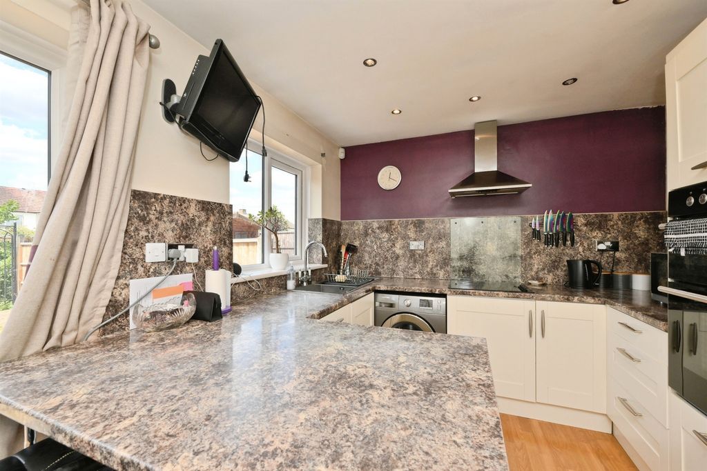 Property photo 3 of 14