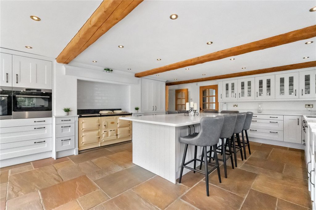 Property photo 3 of 19 Kitchen