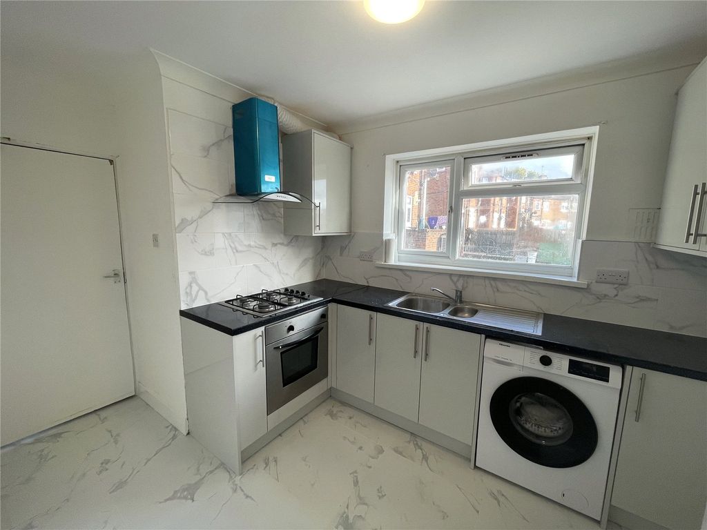 Property photo 3 of 7 Kitchen