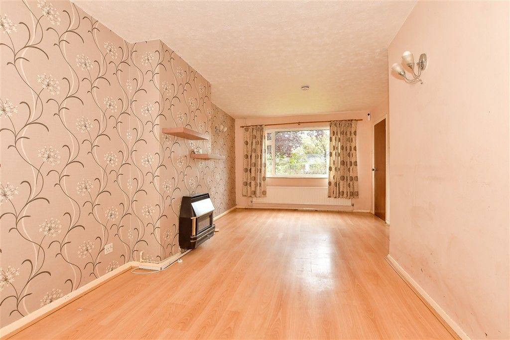 Property photo 3 of 18 Lounge