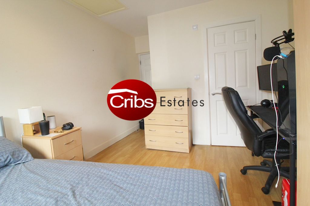 Property photo 1 of 8 En-Suite Double Room To Rent In South Wimbledon