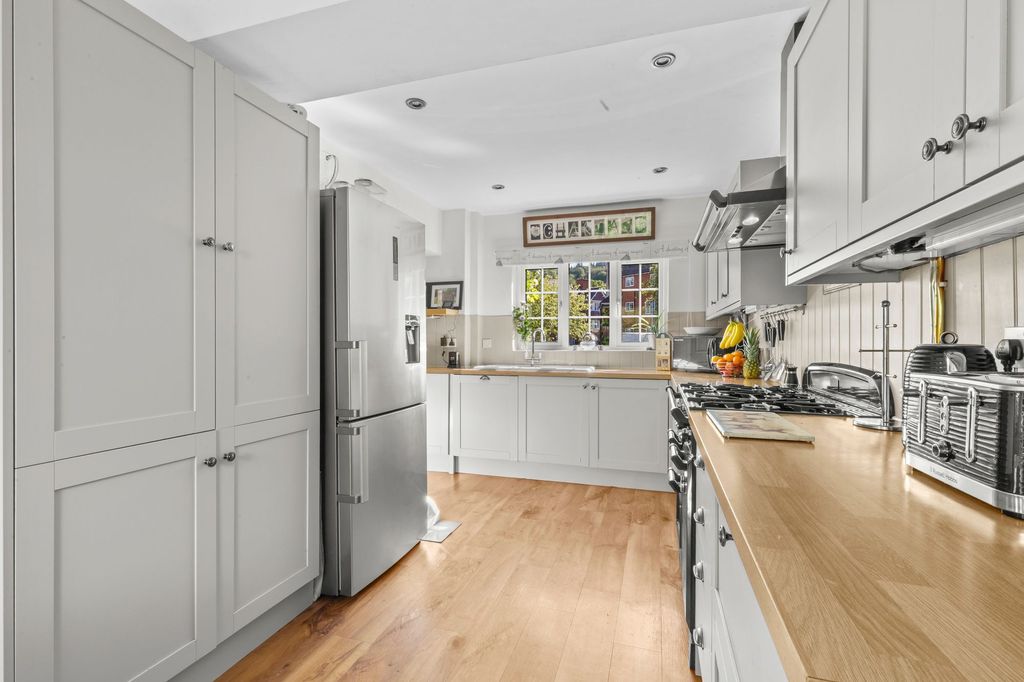 Property photo 3 of 16 Kitchen
