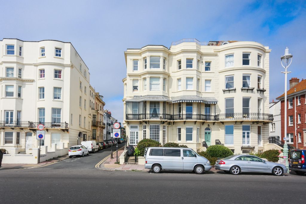 Property photo 1 of 12 296A6368