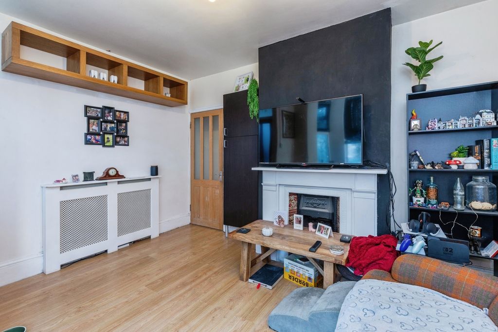 Property photo 3 of 16 Pbox-Img.Jpg