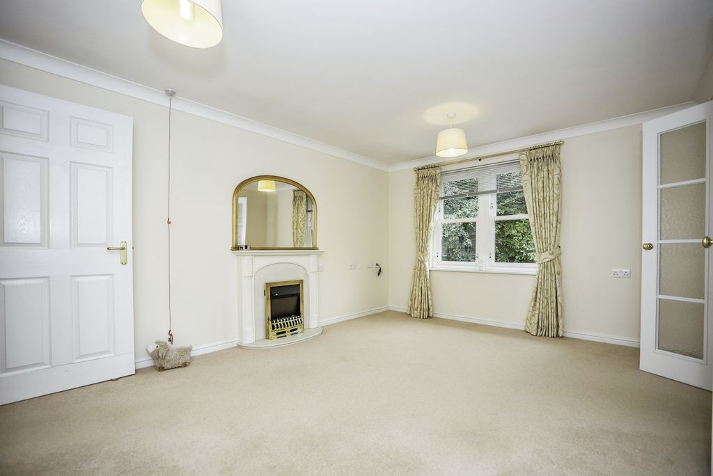 Property photo 2 of 13 Lounge
