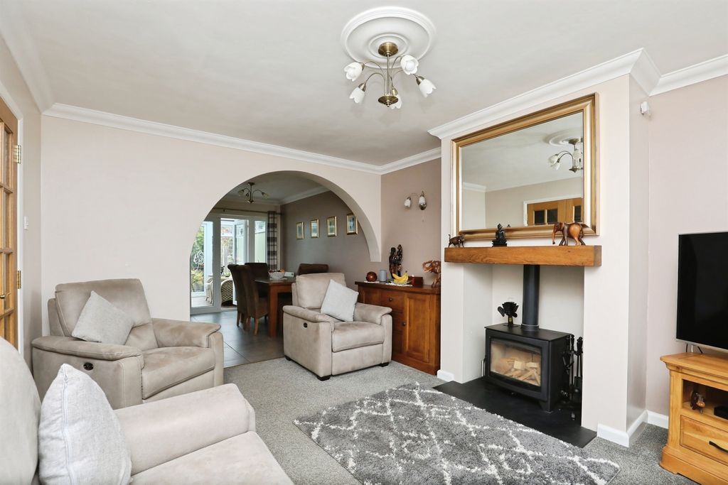 Property photo 2 of 17