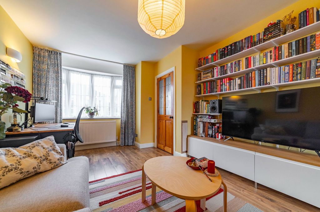 Property photo 3 of 17