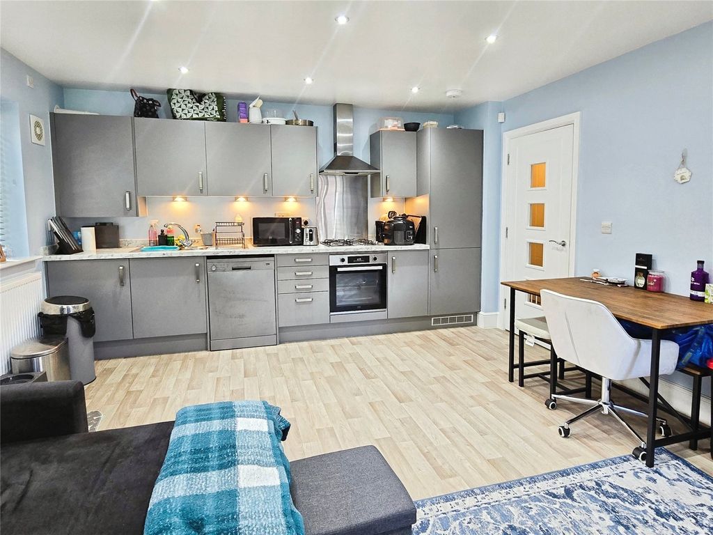 Property photo 2 of 10 Kitchen