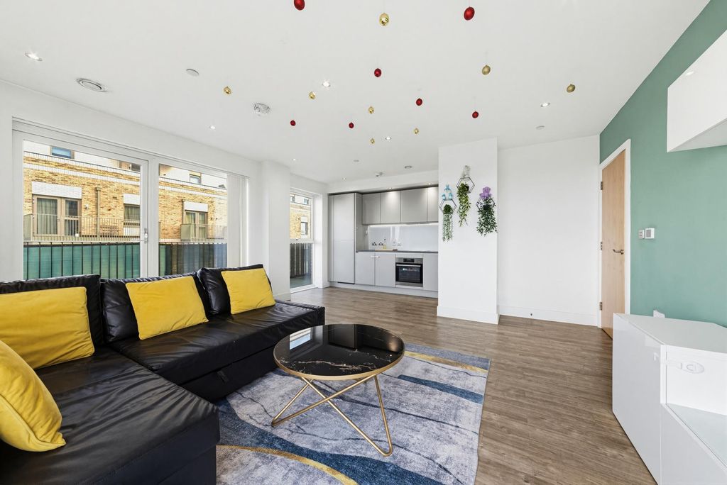 Property photo 2 of 11