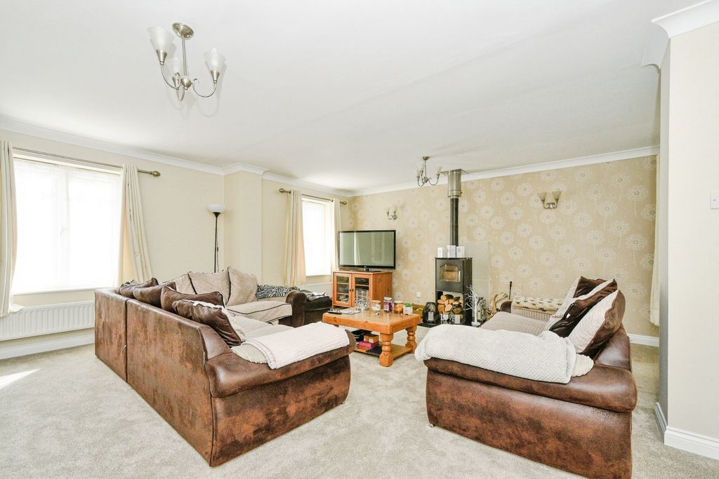 Property photo 3 of 32