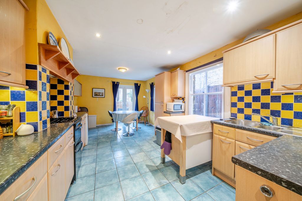 Property photo 2 of 14 Kitchen