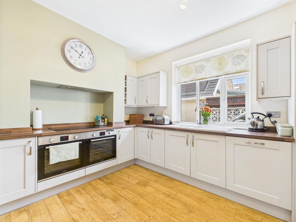Property photo 2 of 29 Kitchen