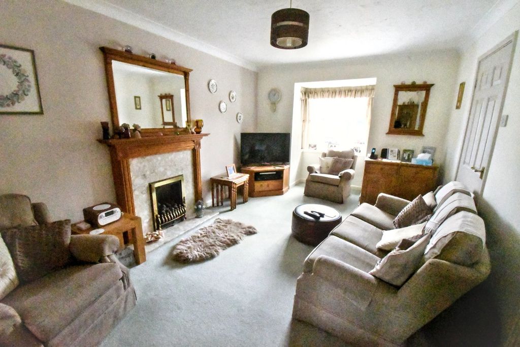 Property photo 2 of 21