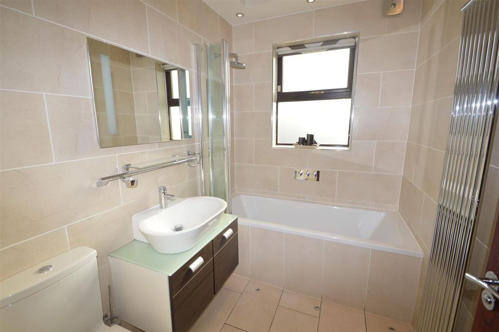 Property photo 2 of 5 Knotts Green Rd E10