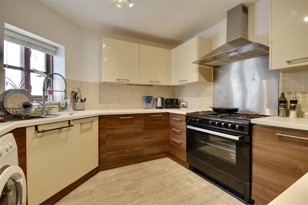 Property photo 2 of 17 82573CD9-D97C-4A42-A36D-Ef242296972B_1_201_A.Jpeg