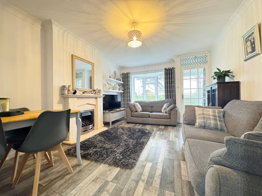 Property photo 2 of 11 45Rbc Living Room